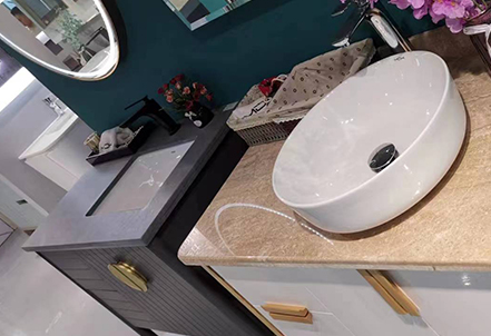 臺(tái)上洗臉盆